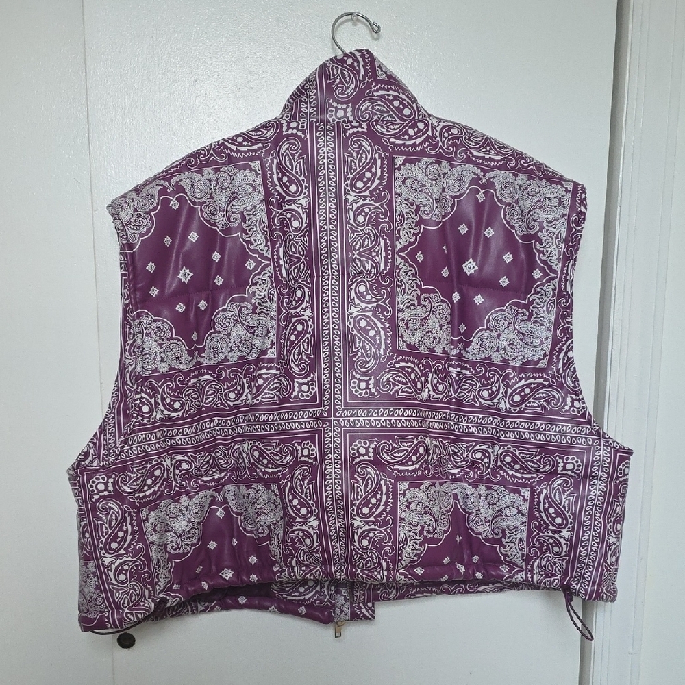 PrettyLittleThing -Patterned Crop Vest - Picture 6 of 9